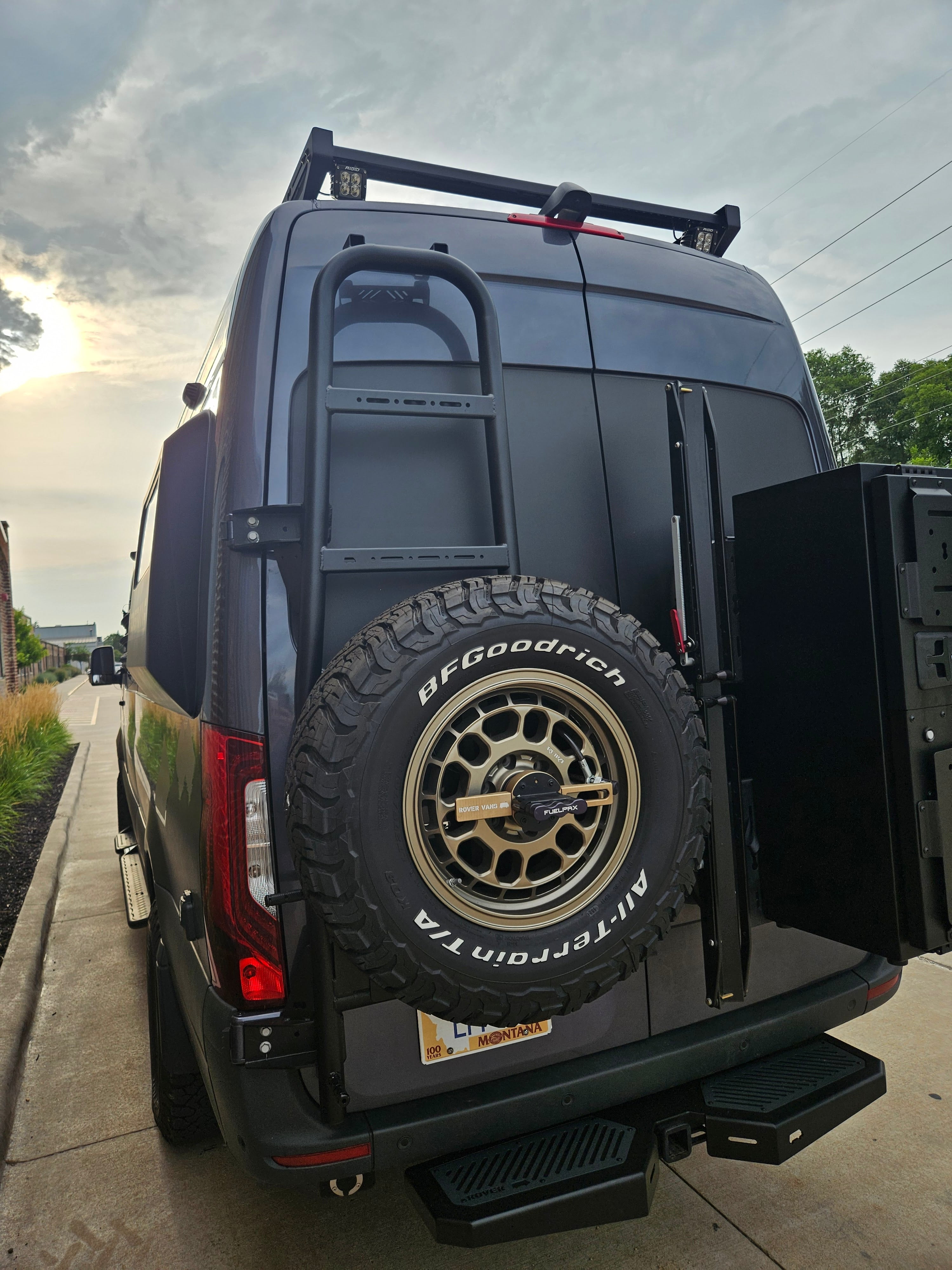 Tire Carrier & Ladder Combo for MAN TGE